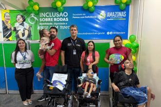 Governo Presente: SEPcD entrega documentos, cadeiras de rodas e linha de crédito para população PcD na zona oeste de Manaus