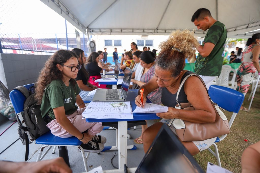 Governo Presente: Mutirão de serviços garante mais de 4,5 mil atendimentos à população da zona oeste de Manaus