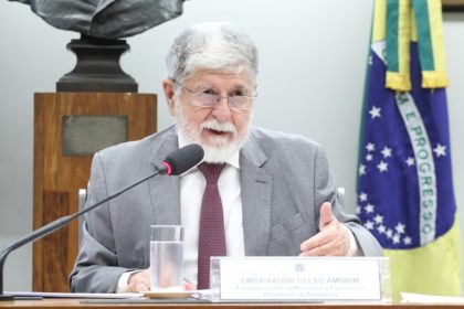 Comissão debate com o embaixador Celso Amorim a formulação e a execução da política externa brasileira