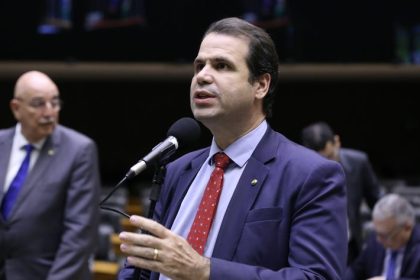 Comissão aprova projeto que obriga operadora de plano coletivo a manter tratamento mesmo após rescisão