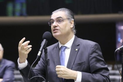 Motta designa deputado Lafayette de Andrada para relator da proposta sobre prerrogativas parlamentares