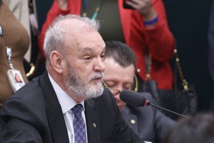 Comissão aprova pena maior para crime de discriminação contra idoso, quando cometido na internet