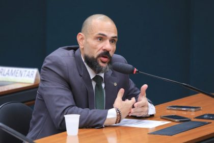 Comissão aprova suspensão de normas sobre câmeras corporais em policiais