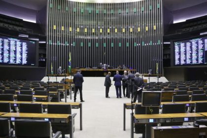 Deputados aprovam urgência para projeto sobre proteção de crianças em ambiente digital