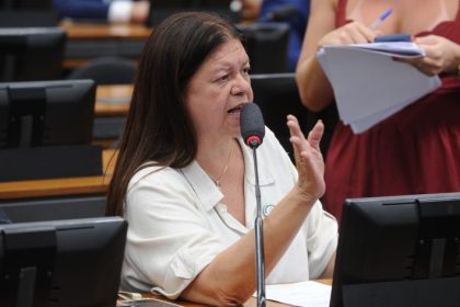 Comissão aprova cota mínima em contratos públicos para mulheres em situação de violência doméstica