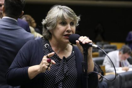 Comissão aprova proposta que proíbe medidas alternativas em casos de racismo