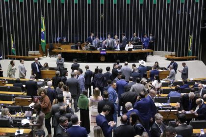 Projeto aprovado proíbe provedores de monetizar conteúdo que viole direitos da criança