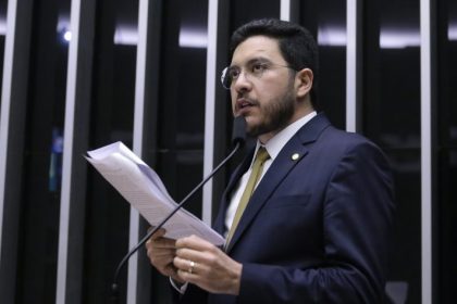 Câmara aprova projeto sobre proteção de crianças em ambientes digitais