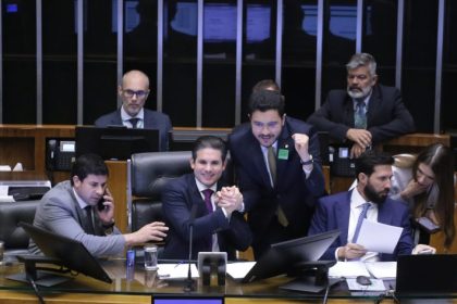 Motta cria grupo de trabalho para debater propostas de proteção a menores na internet