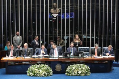 Em discurso de homenagem ao Grupo Globo, Motta defende democracia e direito à informação