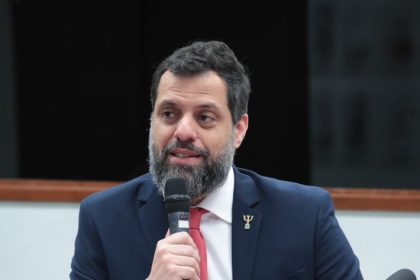 Debatedores apontam necessidade de acompanhamento psicossocial à população em situação de rua