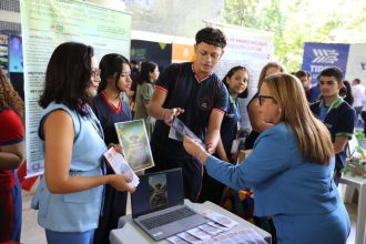 Escolas da rede estadual apresentam projetos científicos na I Fictea da Ufam