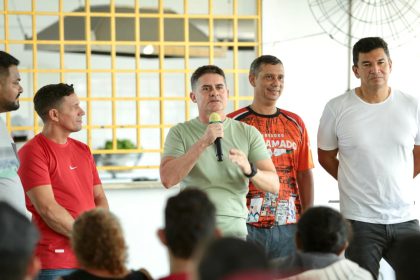 Prefeito David Almeida visita comunidade Pingo D’água e anuncia início da entrega das moradias para as famílias atingidas por deslizamento de terra