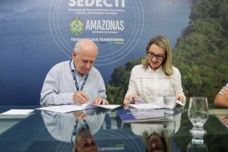 Sedecti e Fapeam assinam acordo para elaboração de revista sobre ciência, tecnologia e inovação no Amazonas