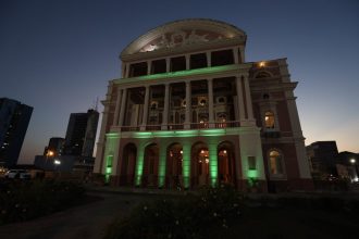 Setembro Verde: Teatro Amazonas é iluminado em homenagem à luta pelos direitos da pessoa com deficiência