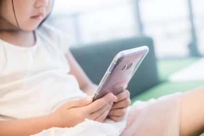 Grupo de trabalho debate verificação etária, publicidade, jogos e proteção da infância na internet