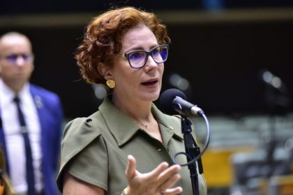 CCJ da Câmara ouvirá testemunhas no processo contra Carla Zambelli nesta quarta-feira