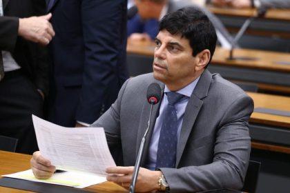 Comissão aprova isenção de taxas para rádios e TVs públicas da União