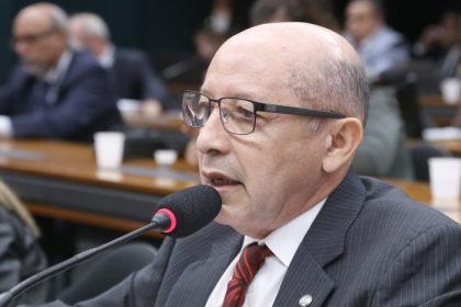 Comissão de Trabalho aprova licença de cinco dias para acompanhante de mãe solo