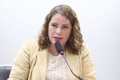 Comissão aprova direito a licença de três dias para estudantes com endometriose ou adenomiose