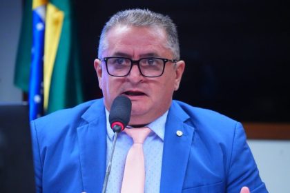 Comissão aprova obrigação de governos fornecerem material escolar para alunos da educação básica