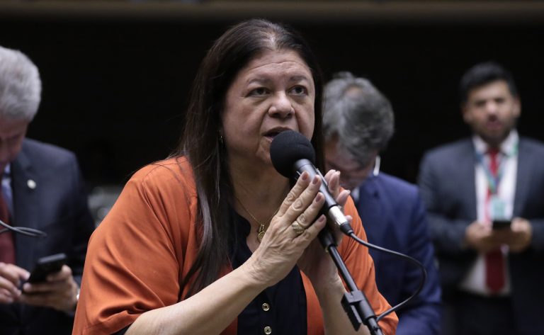 Comissão aprova projeto que torna crime o assédio a adolescentes