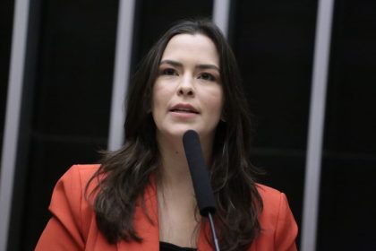 Comissão aprova projeto que permite continuar divórcio após morte de cônjuge