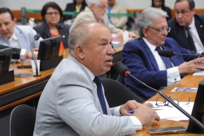 Comissão aprova projeto que obriga governos a criar protocolo contra notícias falsas durante desastres