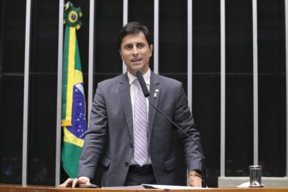 Deputado reclama que INSS descumpre lei sobre recadastramento de beneficiários com deficiências; ouça a entrevista