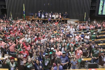 Manifestos em defesa das terras indígenas marcam o Dia da Amazônia na Câmara