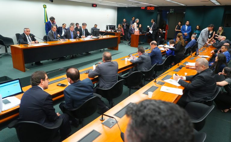 Comissão Mista de Orçamento aprova créditos para fundo da reforma tributária