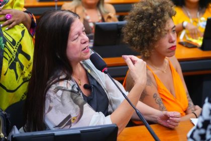 Comissão aprova isenção da taxa de passaporte para aluno de baixa renda