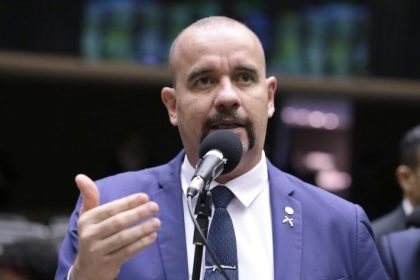 Comissão aprova autorização para que PM tenha armas como militar do Exército
