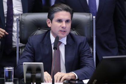 Motta nega indicação de Eduardo Bolsonaro como líder da Minoria