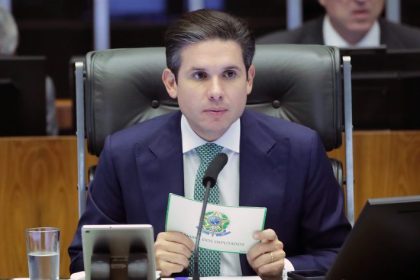 Hugo Motta quer levar Imposto de Renda ao Plenário na próxima semana
