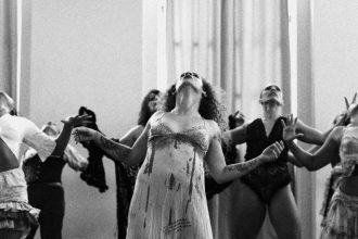 Espetáculo ‘Cabaré Chinelo’ ganha nova versão em dança no palco do Teatro Amazonas