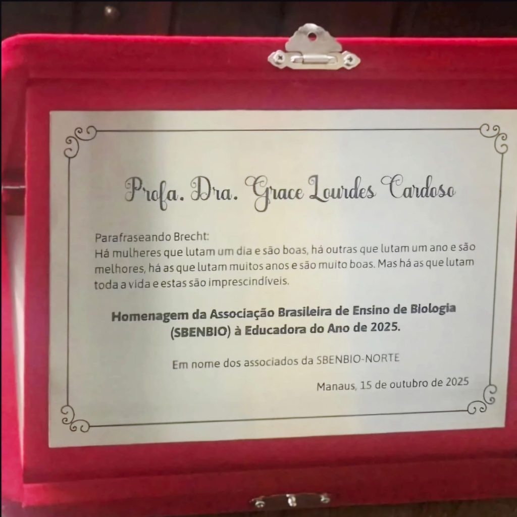 Educadora da rede estadual recebe título de professora do ano da Associação Brasileira de Ensino de Biologia