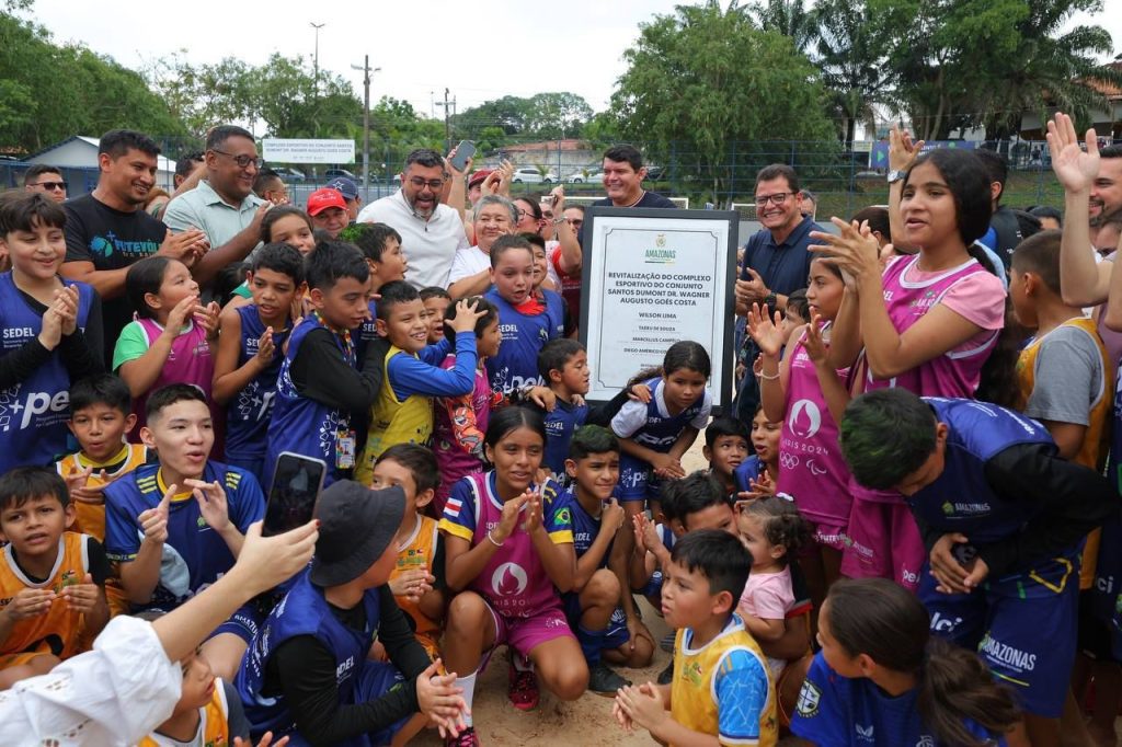 Governador Wilson Lima entrega complexo esportivo revitalizado no conjunto Santos Dumont na véspera do Dia das Crianças