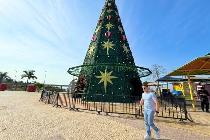 Prefeito David Almeida antecipa luzes de Natal na Ponta Negra e movimenta economia criativa com programação inédita