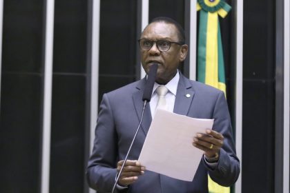 Comissão aprova criação de programa nacional contra o etarismo