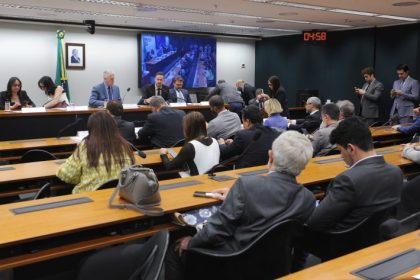 Deputados analisam punição mais dura e reforço da fiscalização contra falsificação de bebidas