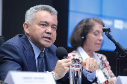 Câmara promove maratona de linguagem simples e lança versão impressa do Manual de Comunicação