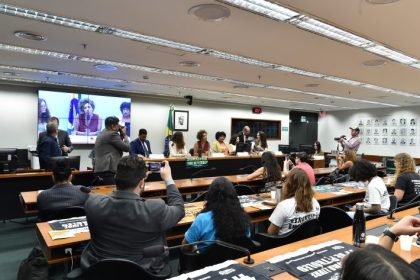 Ganhos com exploração de petróleo não se traduzem em desenvolvimento, afirmam debatedores