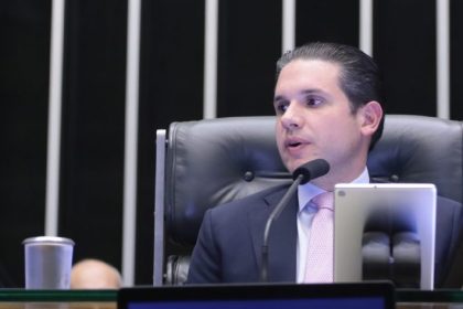 Motta diz que busca um serviço público cada vez mais eficiente e parabeniza servidores da Câmara