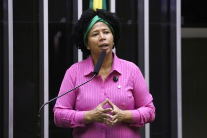 Comissão aprova cadastro nacional para intérpretes de Libras