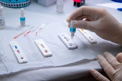 HIV em Manaus registra concentração de casos entre 20 e 39 anos e prefeitura inicia campanha Dezembro Vermelho em 1º/12