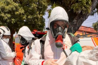 Treinamento do Corpo de Bombeiros simula vazamento de produto químico e desabamento parcial de prédio no Centro