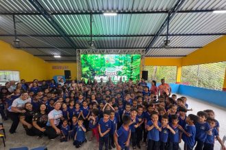 Projeto AmbientArte leva cinema itinerante e ações ambientais a Parintins e impacta mais de 700 pessoas