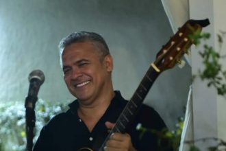 Samba, voz e violão embalam o Banzeiro Cabôco no Centro Histórico de Manaus