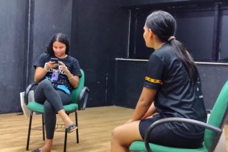 Ensaio aberto de ‘Cair Para Abel’ convida o público a vivenciar os bastidores da criação teatral